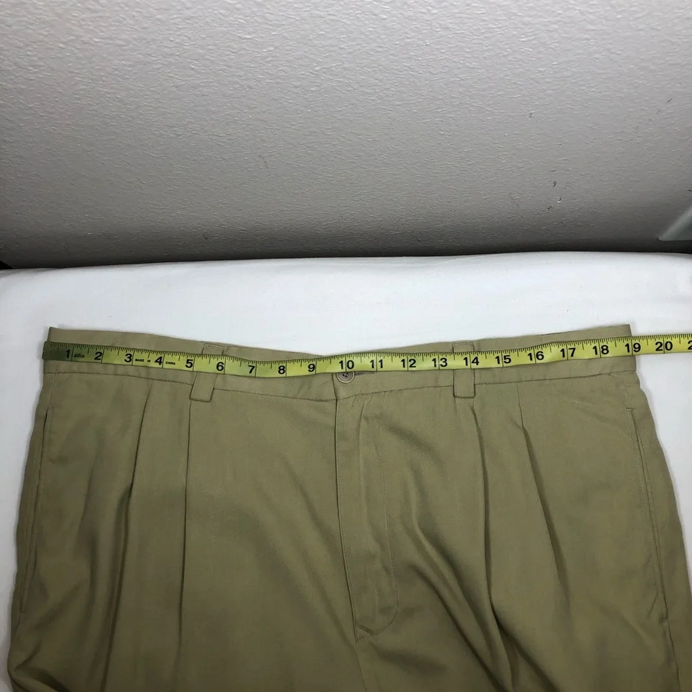 Tommy Bahama 💯 % Silk Tan Relax Pleated Mens Shorts Size 36